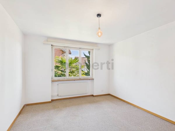 4.5-Zi.-Einfamilienhaus | Balkon, Doppelgarage und top Lage in Safnern 11