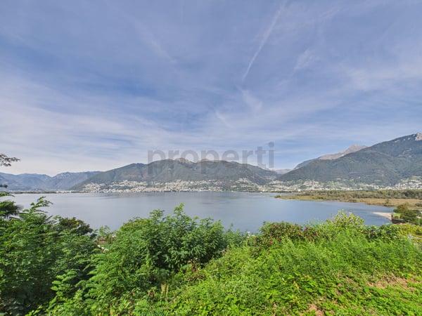 Terreno edificabile con vista panoramica sul Lago Maggiore e sulle montagne 1