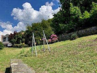 Vista panoramica spettacolare, ampia area verde e allacciamenti già presenti 1