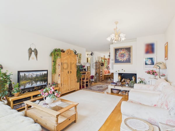 Lichdurchflutete Wohnung mit viel Platz und Weitsicht 2