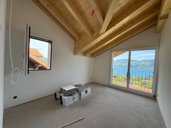 Herrliche Sicht auf den Thunersee, Grosszügiger Balkon mit Panoramablick, Erstbezug im Neubau mit vier Einheiten 4