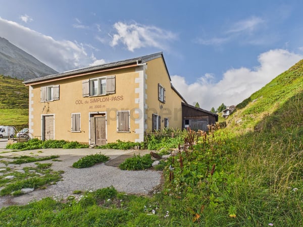 Historisches Pass-Juwel auf 2'005 m ü. M.: 228 m² Wohnfläche, alpine Traumkulisse und vielseitige Nutzung 1