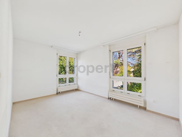 Lichtdurchflutetes Raumwunder, Vier Schlafzimmer und zwei Bäder, Einstellhallenplatz und Lift 6