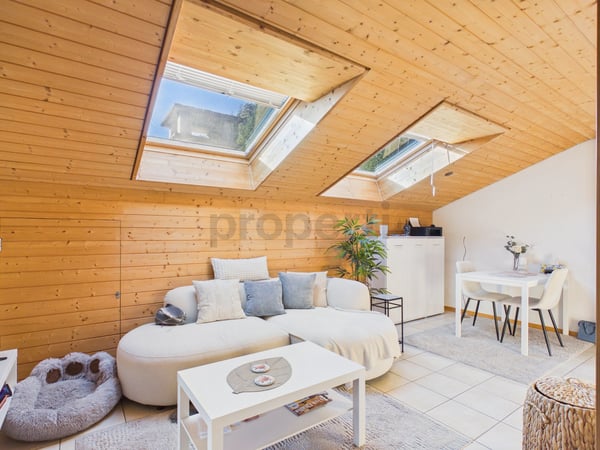 Süd-Balkon mit herrlicher Bergsicht: Gemütliches Dachgeschoss, Parkplatz inklusive, nah am Crestasee. Zweitwohnsitz möglich 1