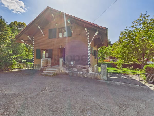 Reserviert -Chalet au charme authentique avec ruisseau et grand terrain - Vermes 12