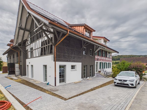 Dachwohnung mit Weitblick - Ihr neues Zuhause im Herzen von Schneisingen