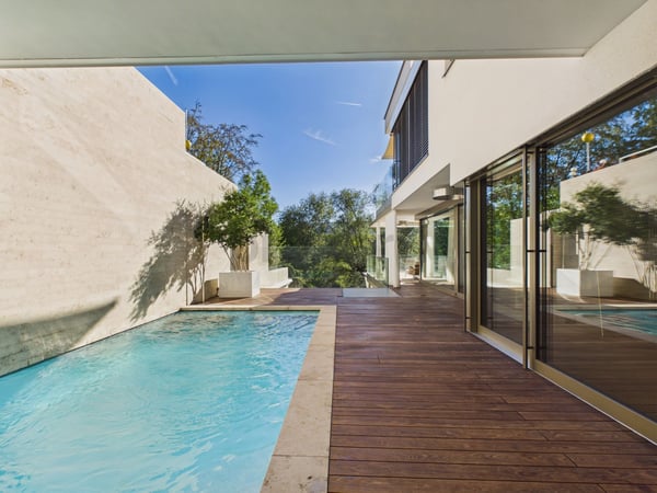 Exklusive Terrassenwohnung mit Blick ins Grüne und auf die Limmat, eine Oase mit privatem Pool und grosszügigen Räumlichkeiten 12