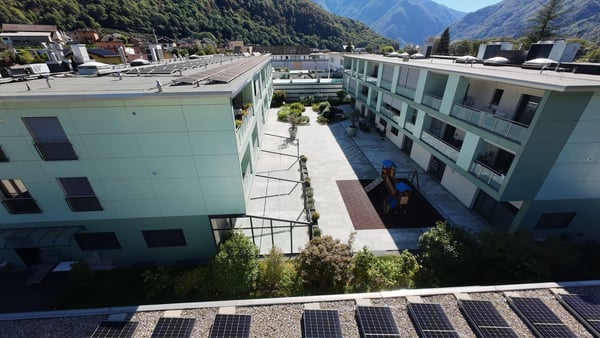 Spazio Commerciale / Ufficio di Prestigio in Stabile Moderno (2017) con Posti Auto in Garage 4