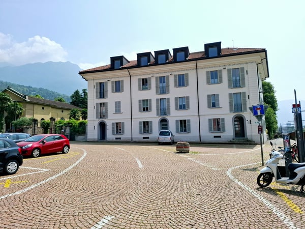 Moderno appartamento cittadino a Bellinzona, TI 1