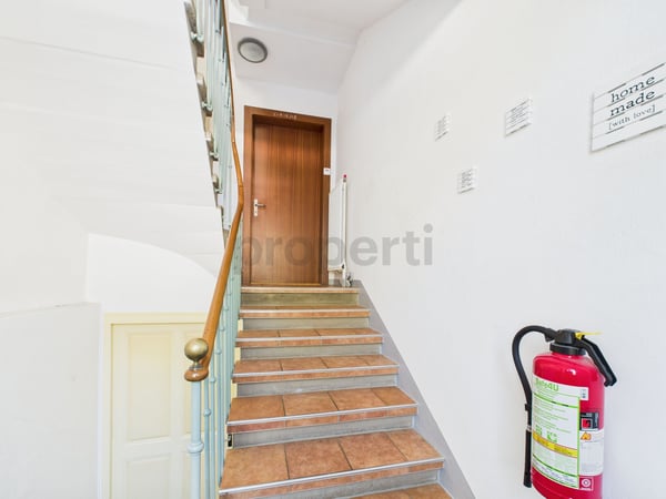Immeuble de rendement avec 2 appartements, atelier et grand terrain à Noiraigue 9