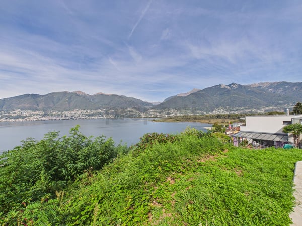 Terreno edificabile con vista panoramica sul Lago Maggiore e sulle montagne 2