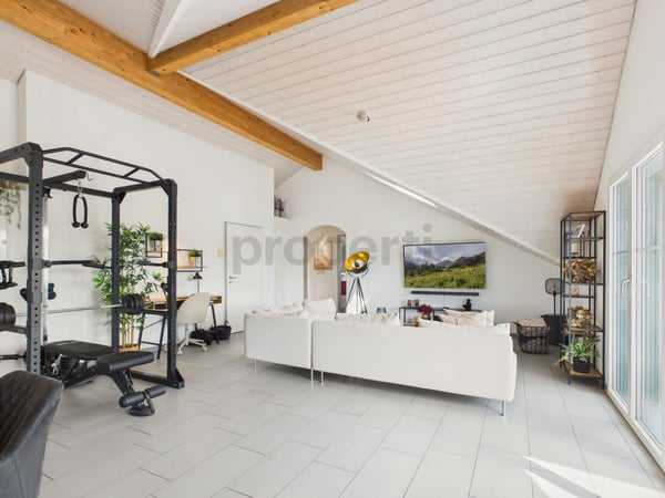 Helle 4.5-Zimmer-Dachwohnung mit 2 Bädern & Parkplätzen inklusive 2