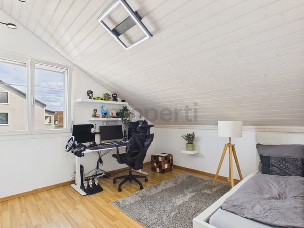 Helle 4.5-Zimmer-Dachwohnung mit 2 Bädern & Parkplätzen inklusive 7