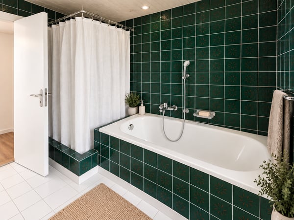 Renoviertes Einfamilienhaus mit Grünblick, Doppelgarage, Cheminée und grossem Grundstück 9