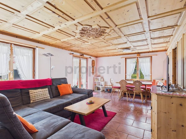 Ein Zuhause zum Wohlfühlen mit Gartensitzplatz, Pergola und Gemüsegarten 2