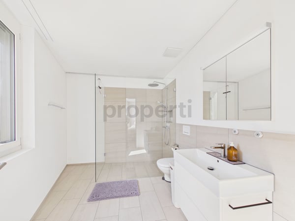 Elegante 3.5-Zimmerwohnung mit Seesicht und grossem Balkon 9