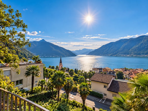 Bissone: terreno con vista lago e progetto per esclusiva residenza bifamiliare