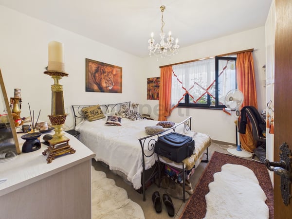 Casa bifamiliare con vista panoramica in zona residenziale di Cugnasco 7
