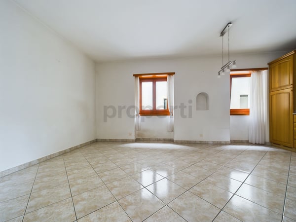Gebäude mit 4 Wohneinheiten im Zentrum von Losone/ Vendesi palazzina di 4 unità immobiliari nel nucleo di Losone. 2