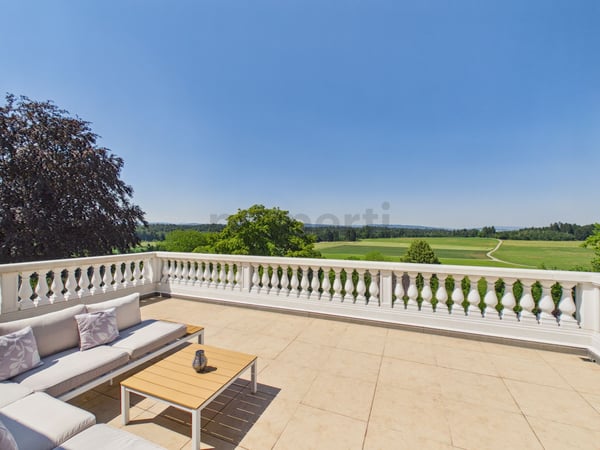 Exklusive Villa mit grandiosem Pool und unverbaubarem Panoramablick 11