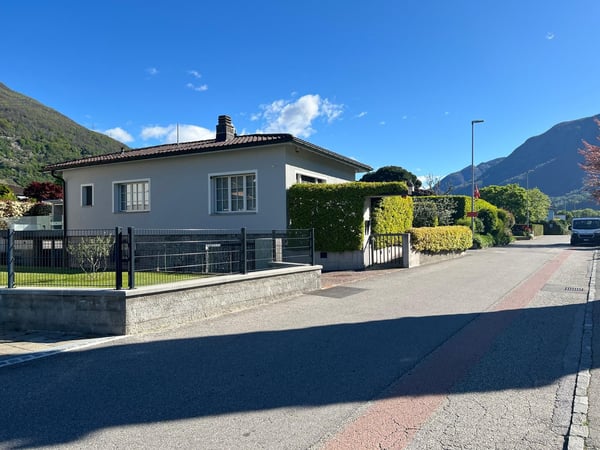 Ampliamento moderno, efficienza energetica all'avanguardia e piscina privata 1