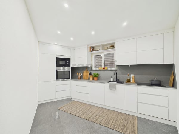 Erstbezug nach Sanierung: Traumhafte 4.5-Zimmer-Wohnung mit Balkon und Schwedenofen 4