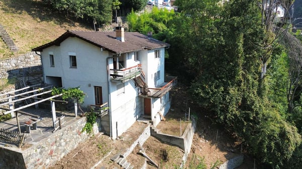 Splendida Vista sulla Valle Morobbia, Giardino con Pergola & Potenziale di Risanamento! 1