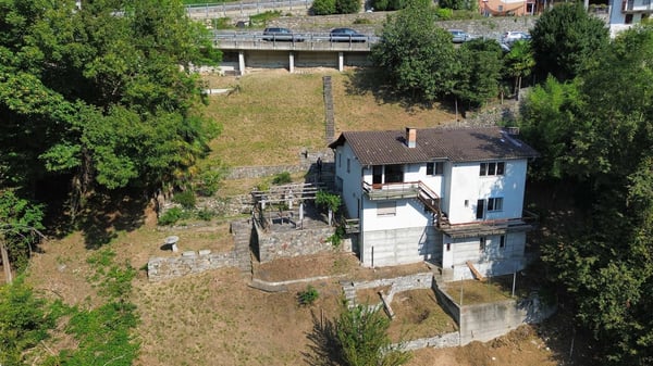 Splendida Vista sulla Valle Morobbia, Giardino con Pergola & Potenziale di Risanamento! 10