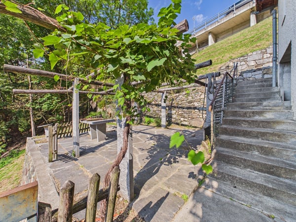 Splendida Vista sulla Valle Morobbia, Giardino con Pergola & Potenziale di Risanamento! 7