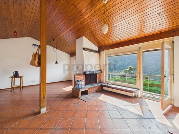 Splendida Vista sulla Valle Morobbia, Giardino con Pergola & Potenziale di Risanamento! 2