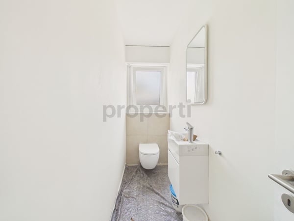Appartement élégamment rénové 3.5 pièces avec ascenseur, Sion 9