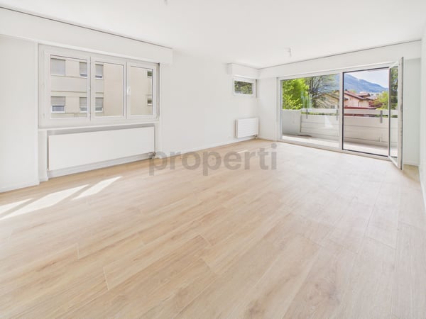 Appartement élégamment rénové 3.5 pièces avec ascenseur, Sion 1