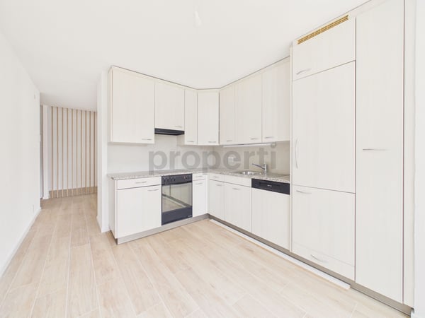 Appartement élégamment rénové 3.5 pièces avec ascenseur, Sion 2