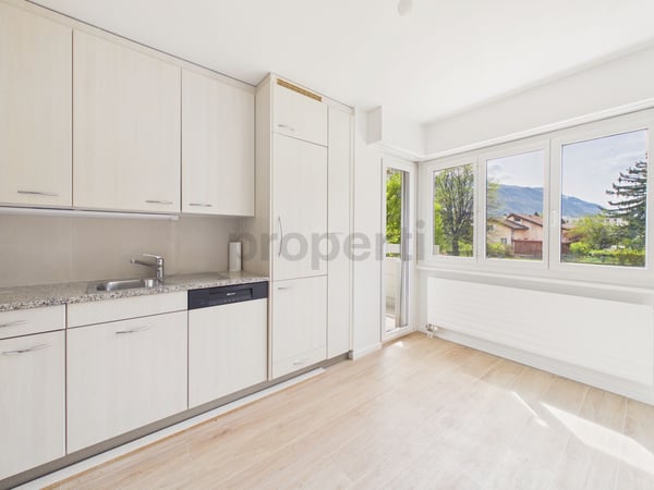 Appartement élégamment rénové 3.5 pièces avec ascenseur, Sion 4