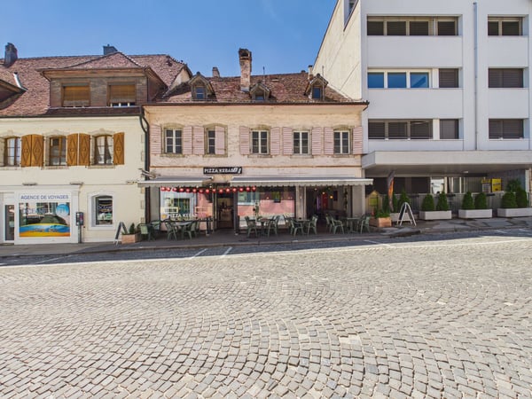 Immeuble à rénover - rendement actuel 5% - projet de rénovation et permis en force avec fort rendement potentiel 1