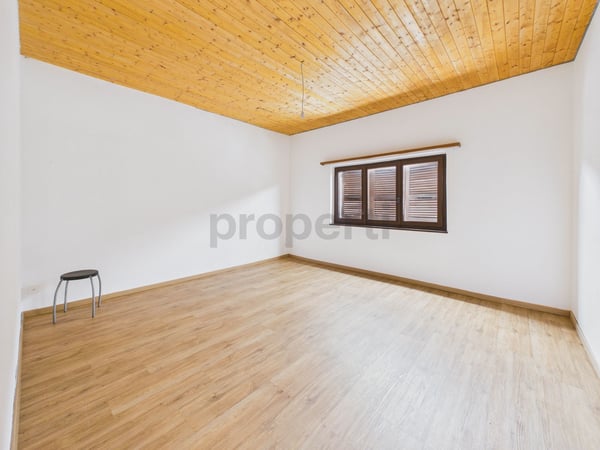 Casa bifamiliare con vista panoramica in zona residenziale di Cugnasco 9