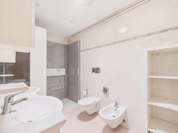 Villa elegante di 6.5 locali con locale commerciale annesso a Mendrisio, Canton Ticino. 12