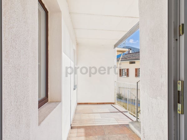 Elegante casa indipendente 1 locale con ampio balcone, Breggia 9