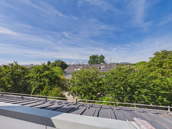 Maisonette-Traum auf zwei Ebenen: Renoviert mit Fussbodenheizung, Balkone und Einstellhallenplatz 11