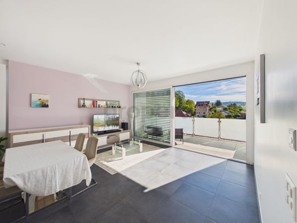Vue Dégagée sur le Château et les Préalpes, Attique 3 m de Plafond, Balcon 12 m² & Place de Parc Incluse ! 1