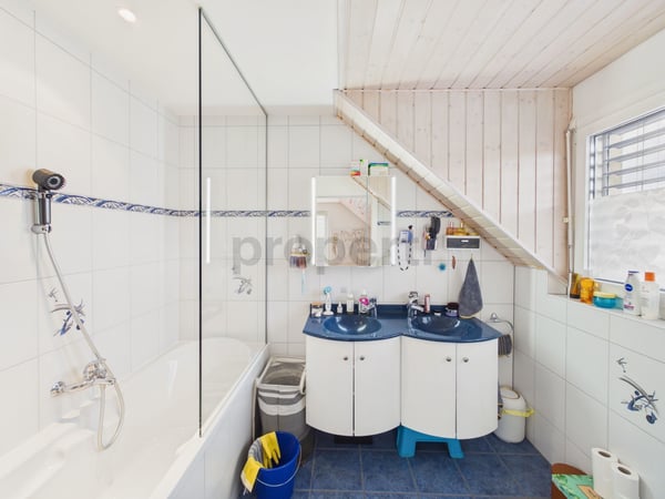 En Duplex, Belle Luminosité, Balcon Privé Ensoleillé, Chauffage au Sol, Accès Fauteuil Roulant avec Ascenseur & Écoles à 90m ! 10