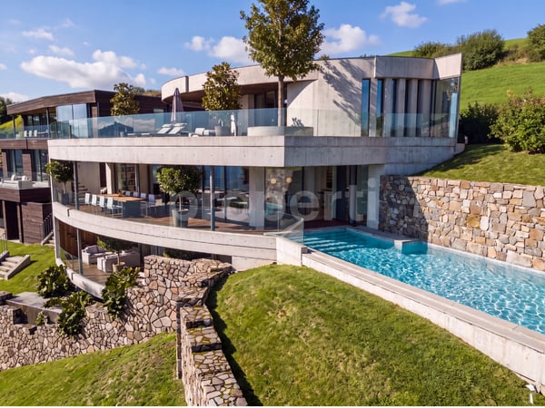 Laurus Villa, Seesicht, Pool, Attika Neubau in Weggis 5