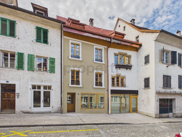 Immeuble mixte au c?ur de la vieille ville de Porrentruy :  rénovation complète en cours, livraison clé en main 1