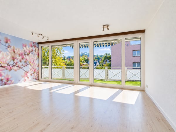 Lichtdurchfluteter Wohnbereich, Gemütlicher Balkon & Zentrale Lage! 1