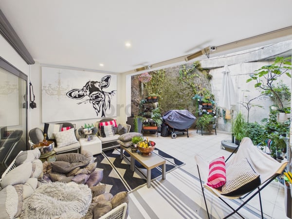 Plus de 380 m² Habitables & Emplacement Prisé au C?ur de Montreux! 10