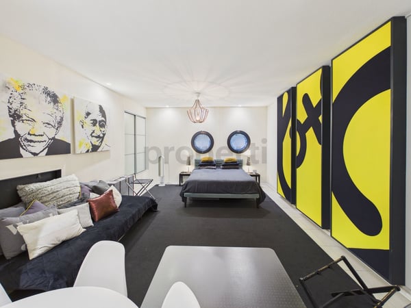 Plus de 380 m² Habitables & Emplacement Prisé au C?ur de Montreux! 8