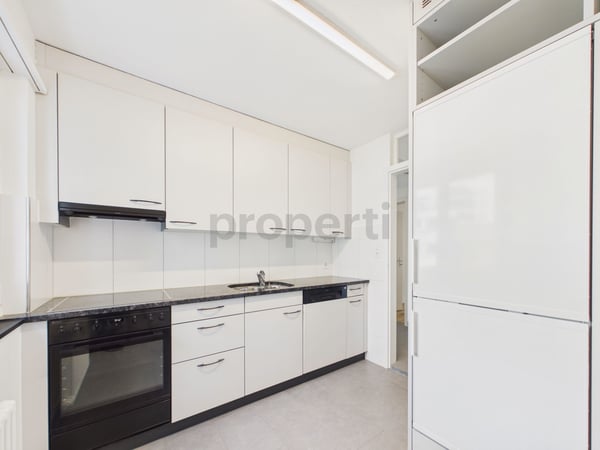 Frisch Renoviert (2026), Sonniger Balkon & Attraktives Preis-Leistungs-Verhältnis! 2