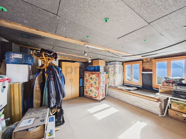 Chalet à rénover avec vue exceptionnelle et fort potentiel 8