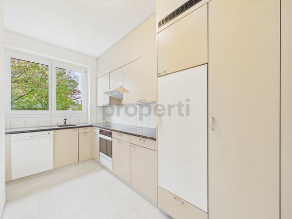 Grosszügige 30 m² Terrasse, Idyllischer Balkon & Familienfreundliche Lage! 4