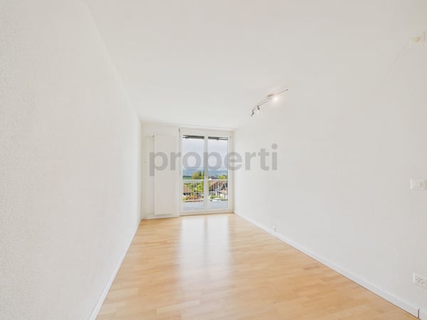 Traumhafte Aussicht, Privater Balkon & Grosszügiges Platzangebot im Kanton Zug! 10